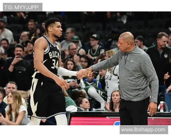 字母哥愤怒撕毁球衣雄鹿惨败引发更衣室激烈冲突