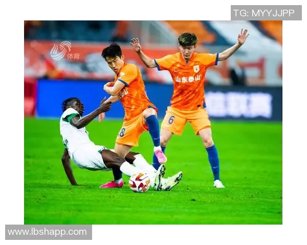 山东鲁能泰山迎战河内队全力争胜展现球队实力与团结精神