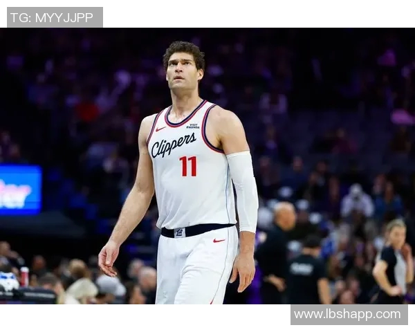 布鲁克洛佩斯：从NBA巨星到篮球战术的智慧象征