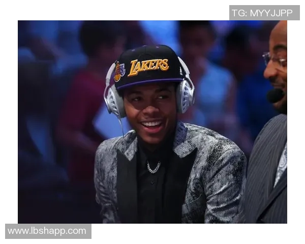 布兰登英格拉姆的篮球之路：从新秀到全明星的蜕变与成长