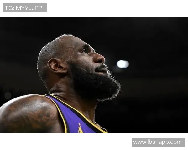 詹姆斯：从篮球传奇到社会影响力的全方位探索与启示