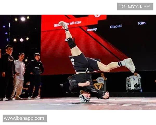 重庆街舞队在攀岩联赛中的精彩表现与状态分析