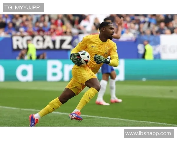 迈尼昂的崛起与挑战：从新星门将到球队核心的成长之路