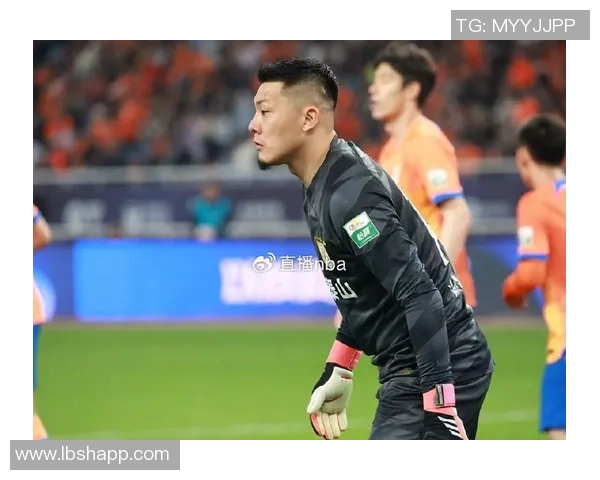 2017年鲁能与上港激战王大雷精彩扑救引发球迷热议 2017年鲁能与上港激战王大雷精彩扑救引发球迷热议